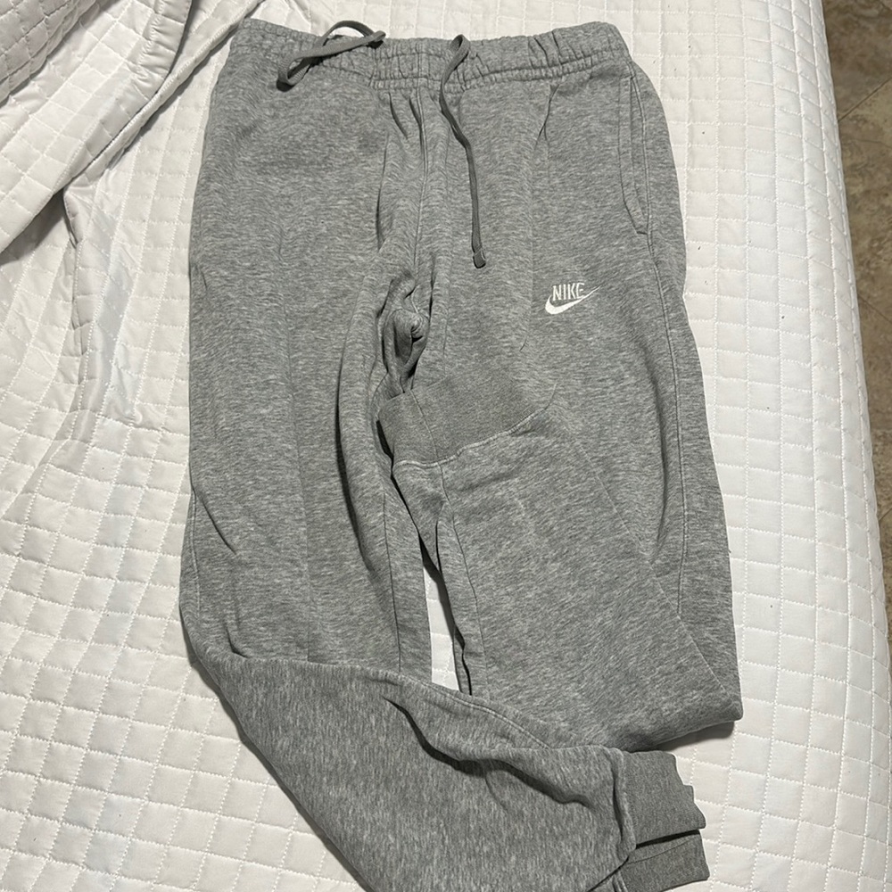 nike sweatpants size medium